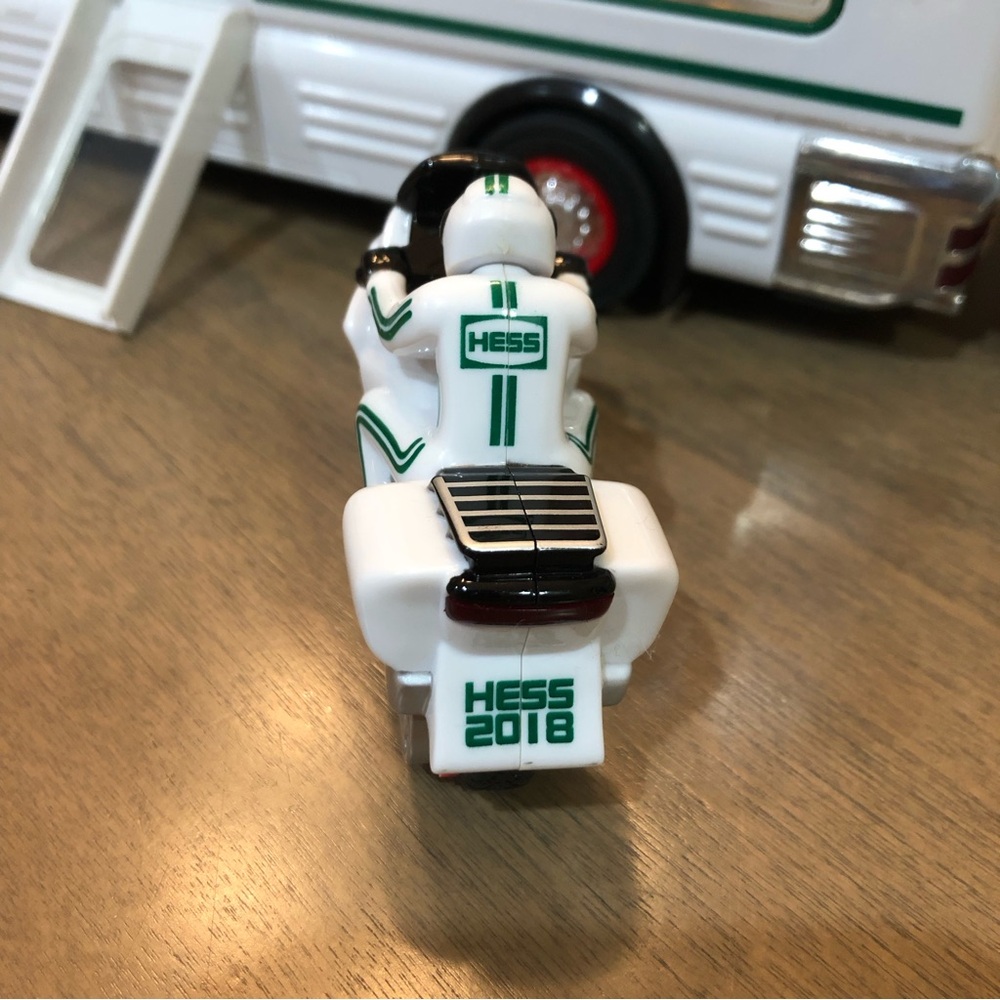 HESS 2018 RV With ATV and Motorbike Motorcycle Collector Collection Set - Picture 2 of 10